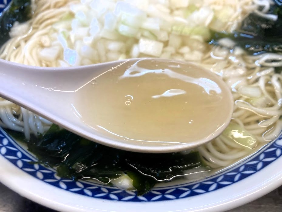 平塚「花水ラオシャン」のスープのアップ