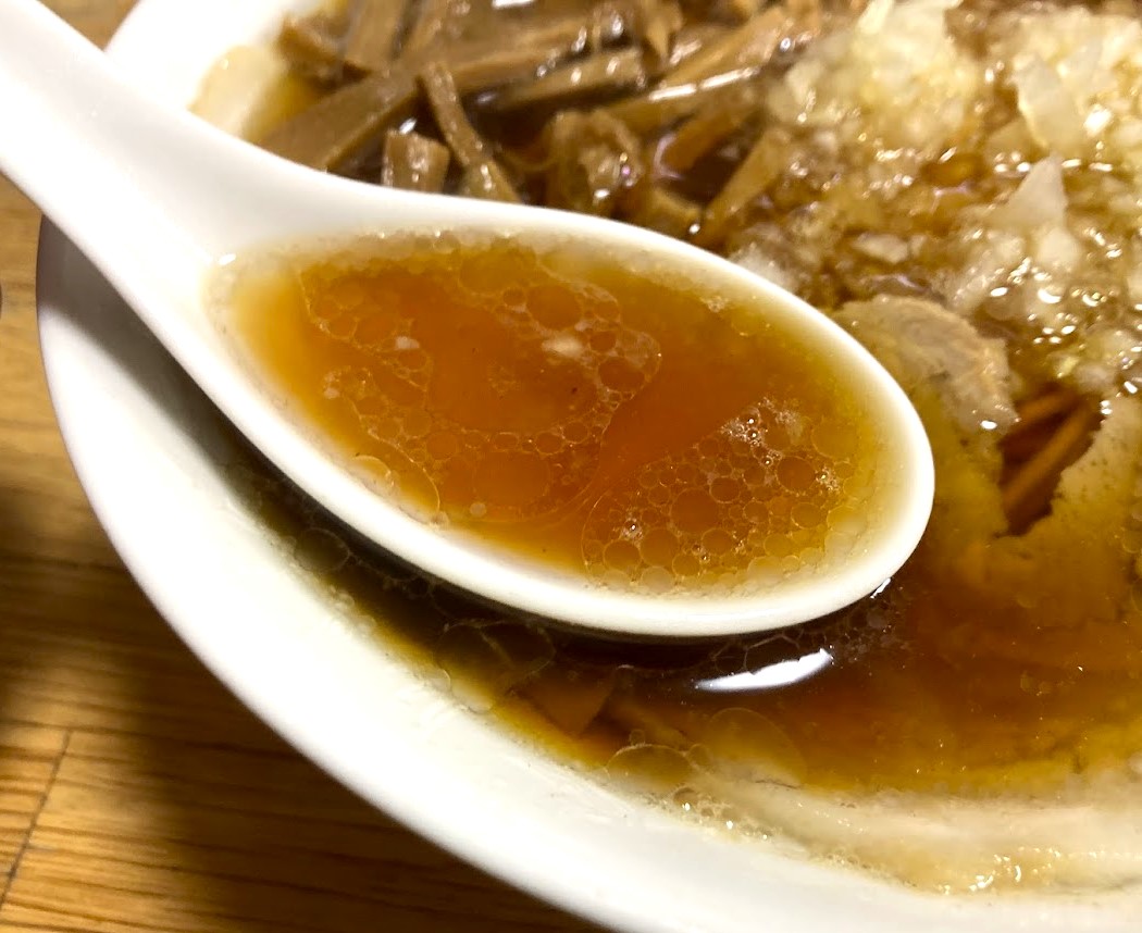 八王子「みんみんラーメン 本店」のスープ