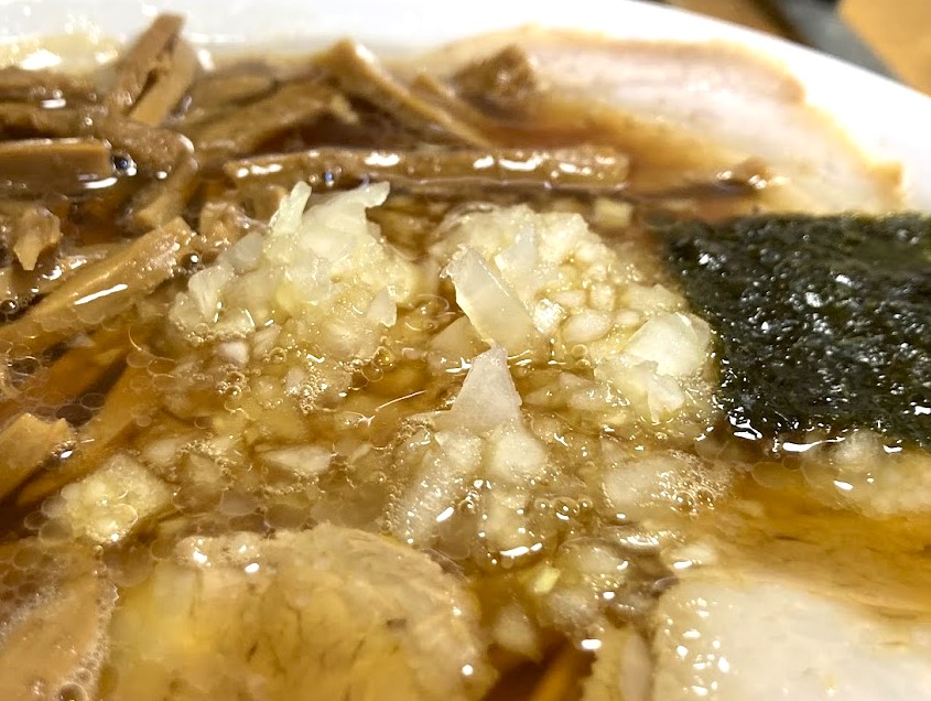 八王子「みんみんラーメン 本店」の刻み玉ねぎ