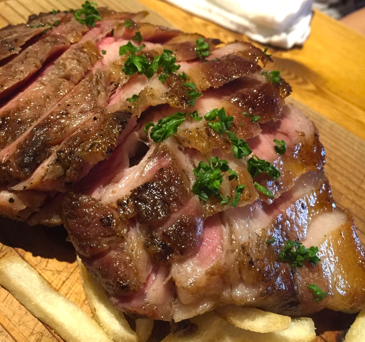 中野「Tsui-teru!（ツイテル）」の熟成肉の炭焼き「塩豚」