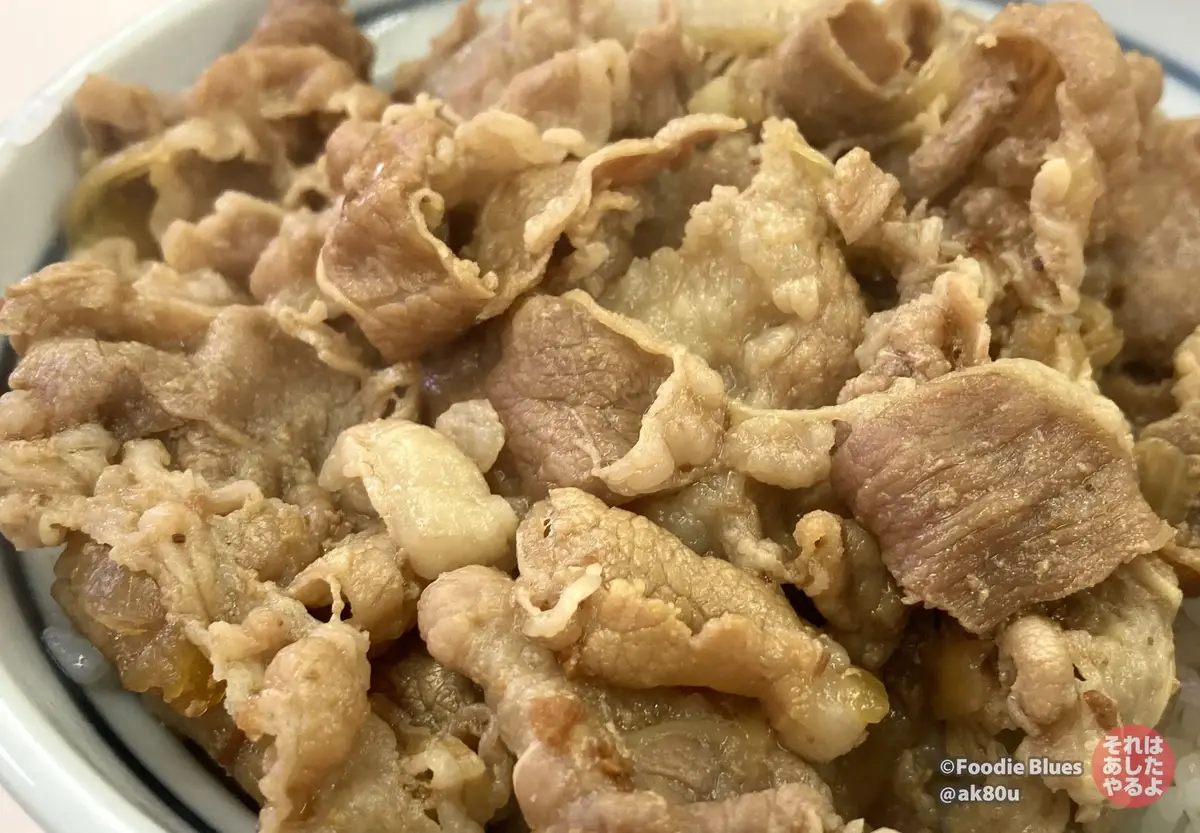 アキバ「牛丼専門 サンボ」の肉アップ