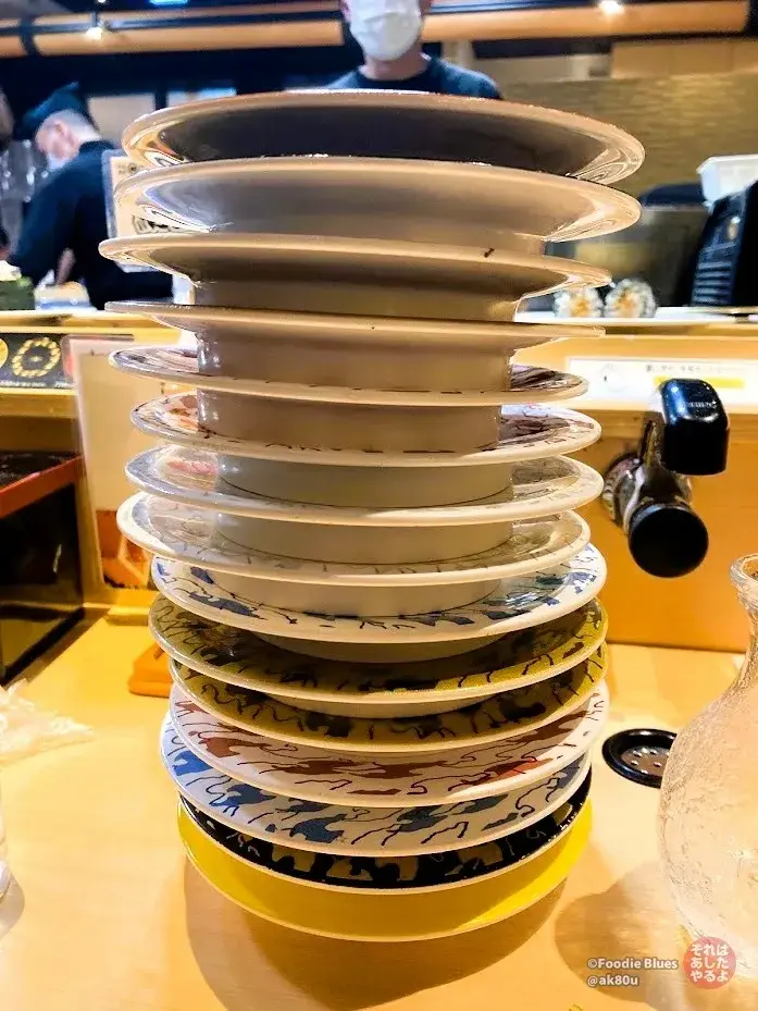 食べたお皿を積み上げました