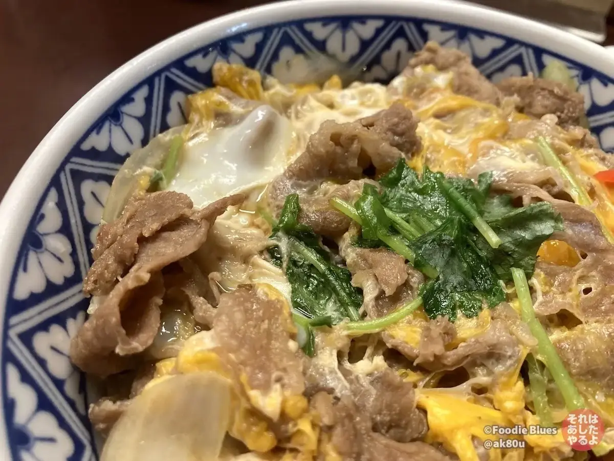 新宿「たつ屋」の「開花丼」の肉アップ