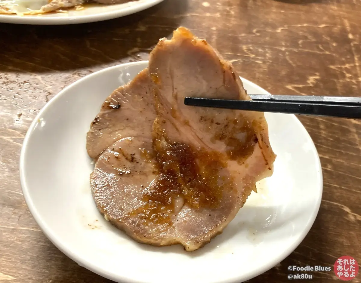 五反田「大衆食堂スタンド そのだ」のチャーシューのアップ