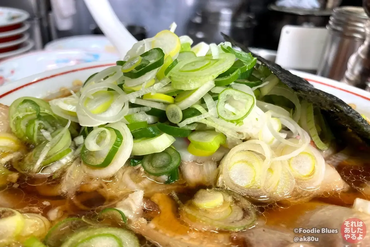 新潟・東堀「青島食堂（青島ラーメン）」の刻みねぎ増し