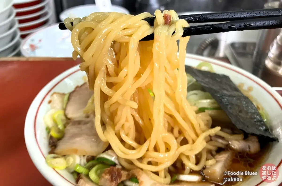 新潟・東堀「青島食堂（青島ラーメン）」の麺リフト