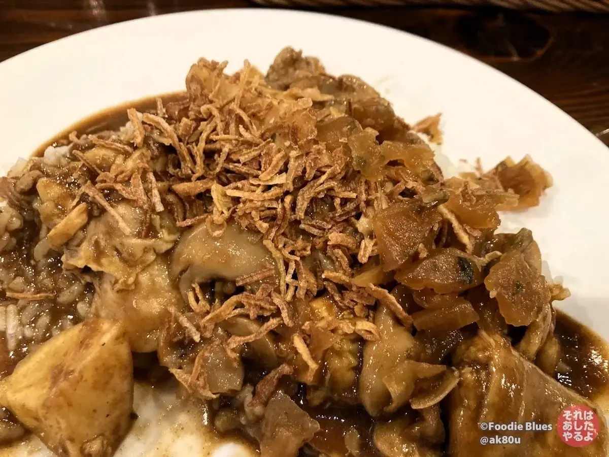 新橋「カリカル」の印度カレーと欧風カレーと福神漬とフライドオニオンを混ぜる！
