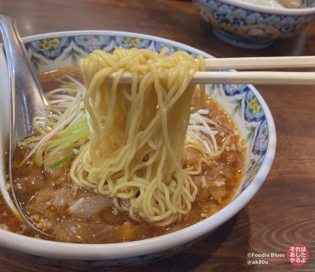 勝浦「ファミリーレストランこだま」の勝浦タンタンメンの麺リフト