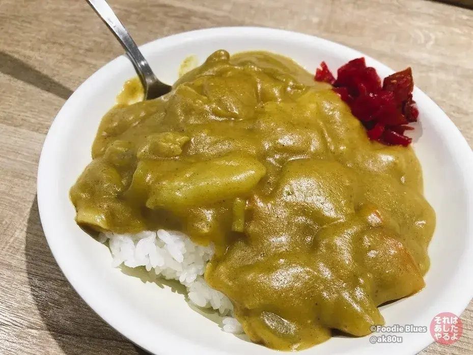 今も黄色い？新潟バスセンターのカレー「万代そば」の超粘度ルゥと最新