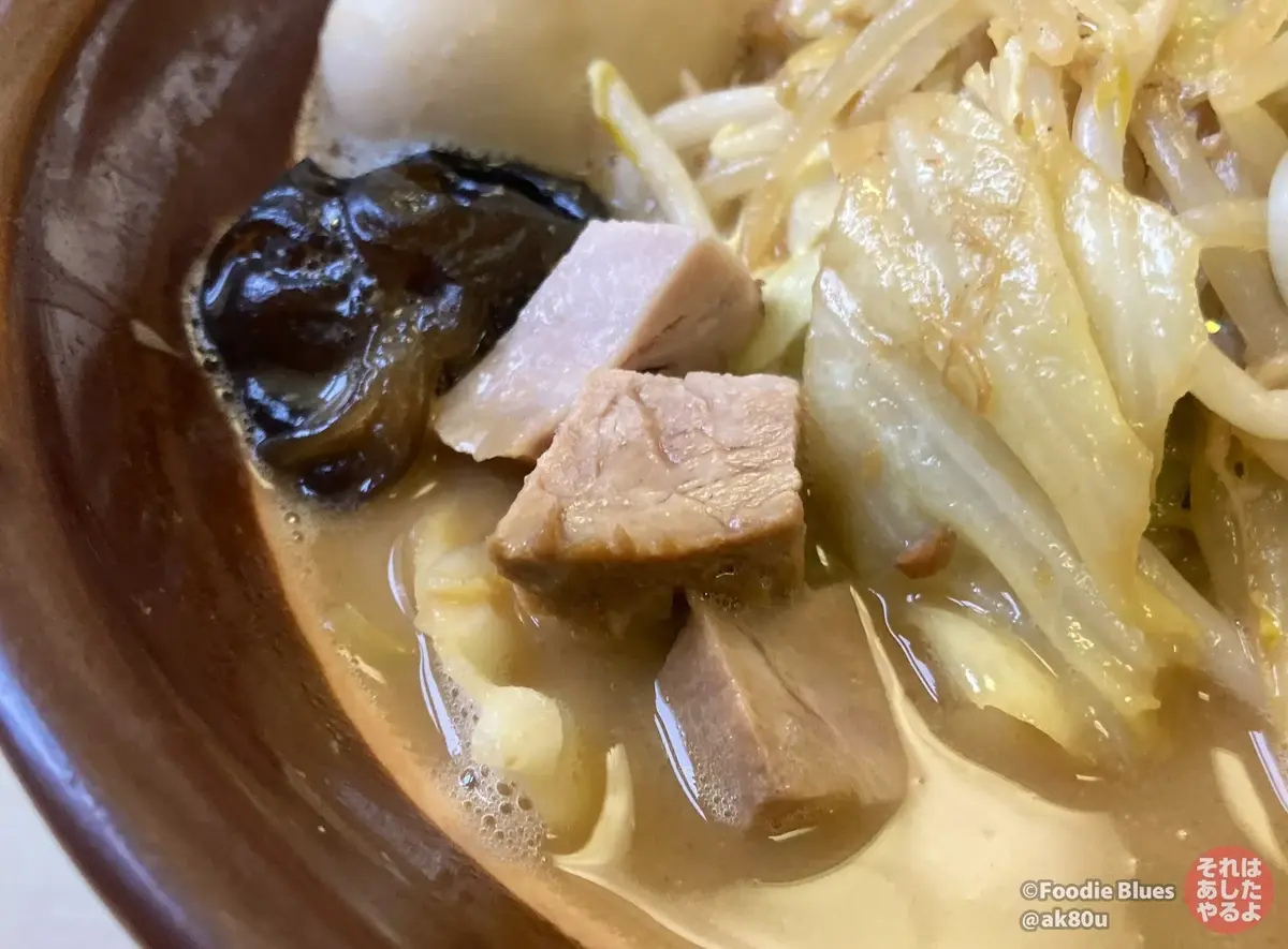 新潟「元祖新潟濃厚味噌 東横 紫竹山本店」のチャーシューのアップ