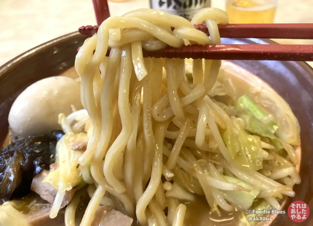 新潟「元祖新潟濃厚味噌 東横 紫竹山本店」の麺リフト