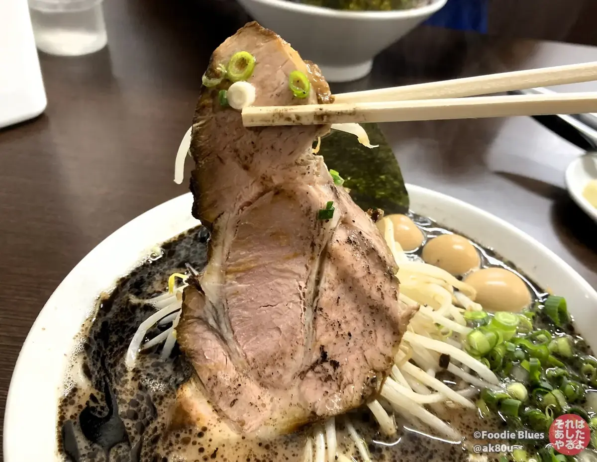 神奈川・渋沢「ぶたまるき」黒マー油豚骨ラーメンのチャーシュー