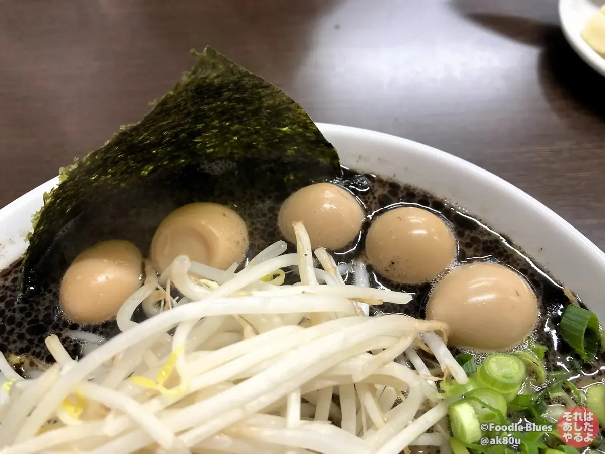 神奈川・渋沢「ぶたまるき」のトッピング「うずらの玉子」