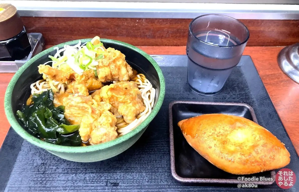 秋葉原の立ち食いそば屋「新田毎」のとり天そば+カレーパン