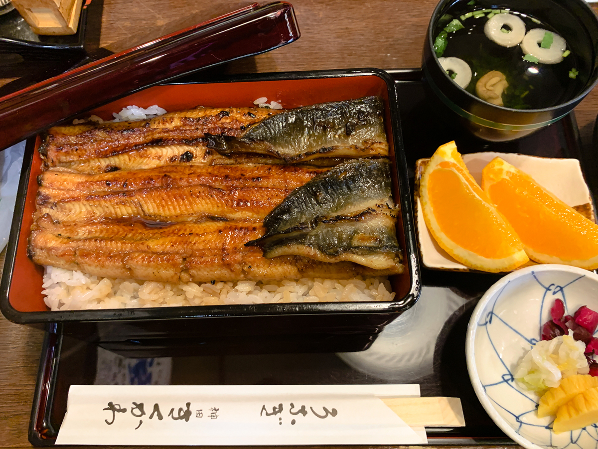 大きく折り返された立派なうなぎさんですが、二尾ではなかった。。