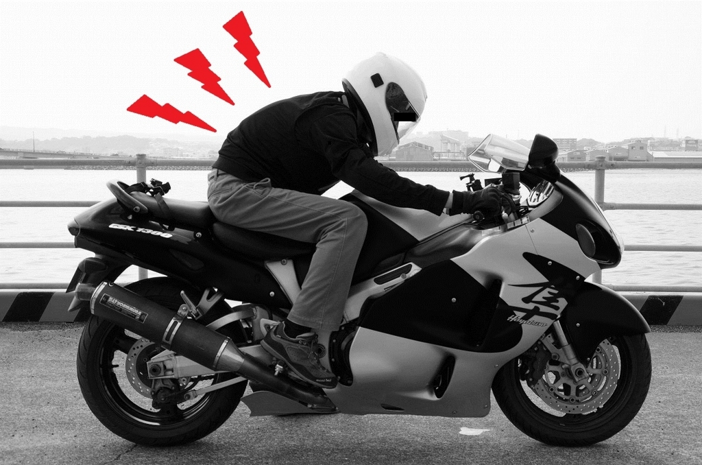 バイクの乗りすぎ 背中が痛い時の原因と対処法 ゆに昆布