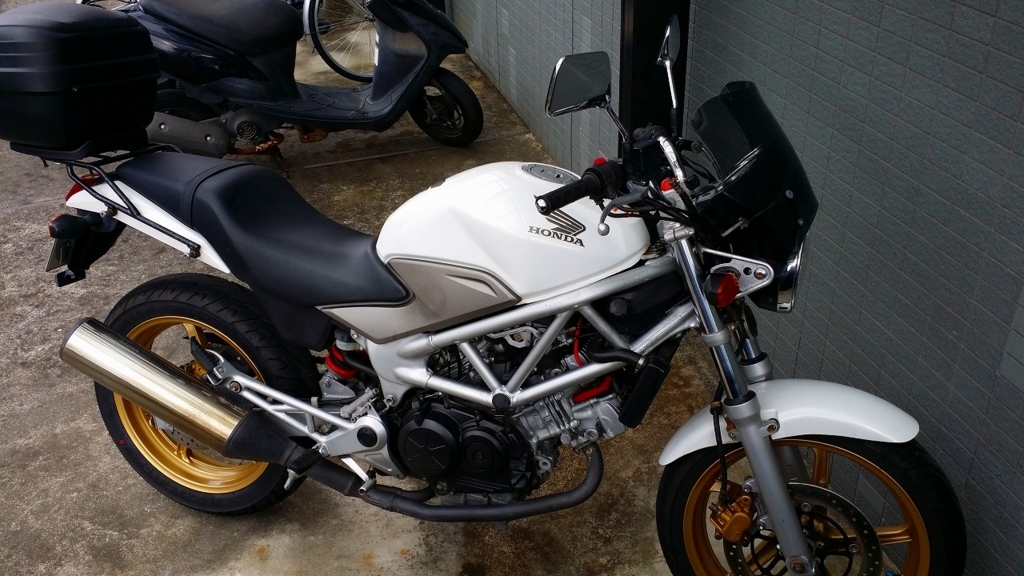 VTR250(2009年式)レビュー。なんでもこなせる上質な250ccバイク。 - ゆ