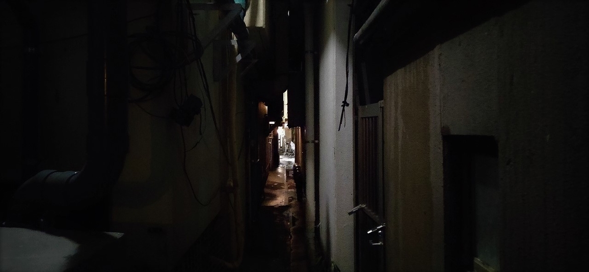 秋葉原の雑居ビル郡に隠れて佇む神社 花房稲荷神社 ゆに昆布