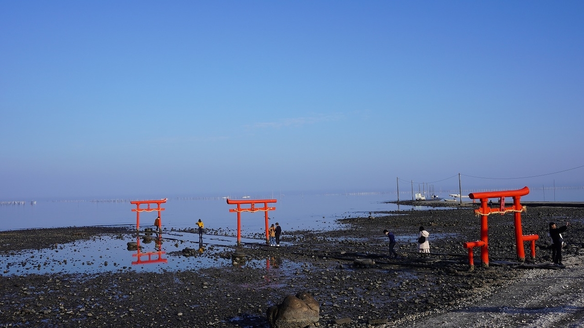海上に並ぶ3つの鳥居「大魚神社の海中鳥居」 - ゆに昆布