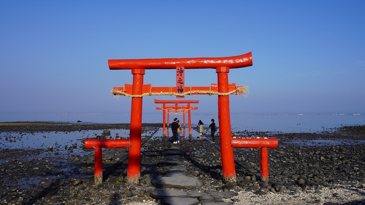 海上に並ぶ3つの鳥居「大魚神社の海中鳥居」 - ゆに昆布