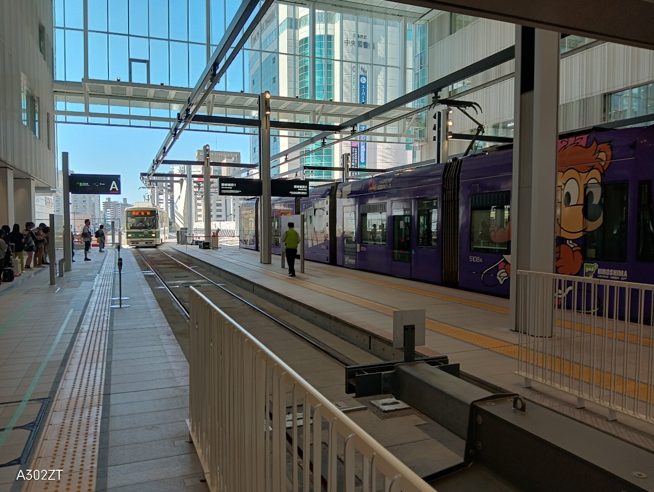 広島駅の路面電車2