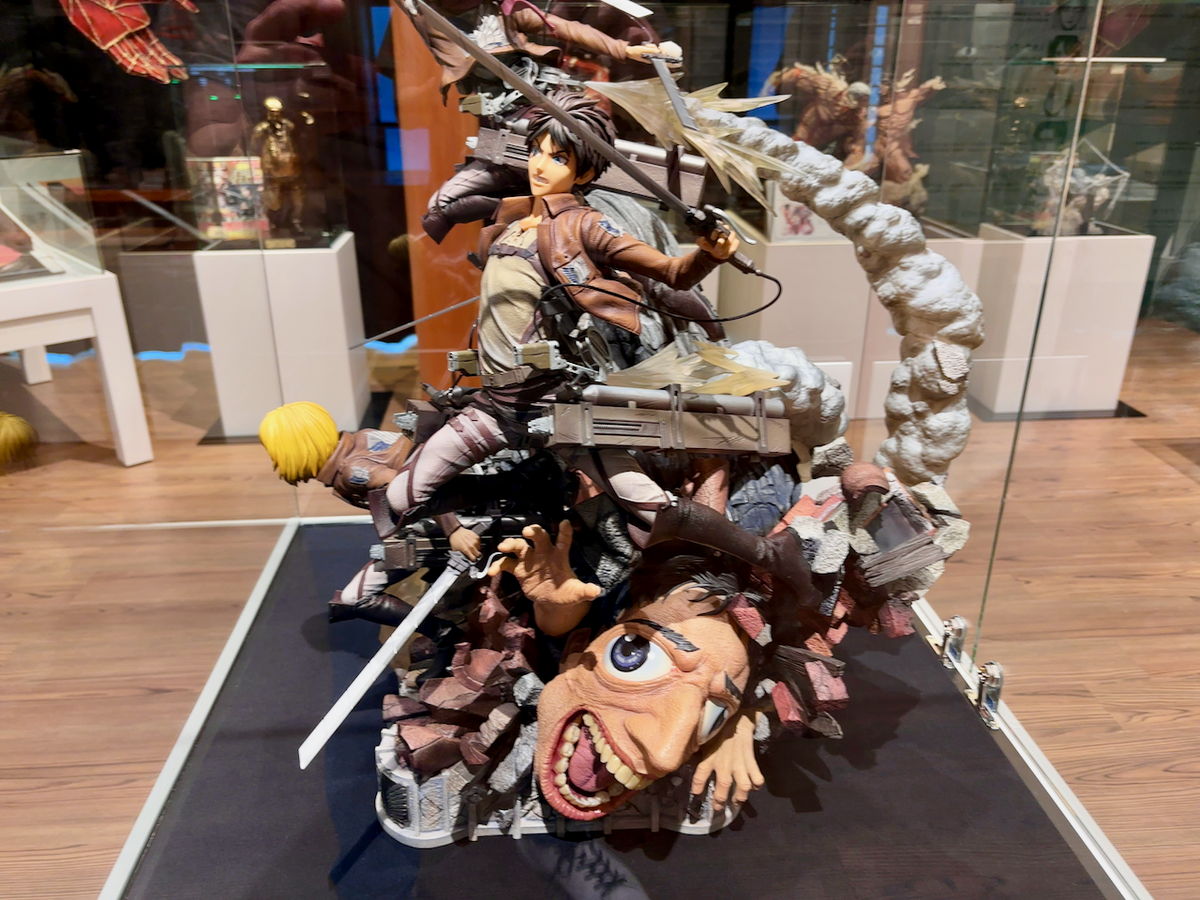 リヴァイ像→進撃の巨人 in HITAミュージアムANNEX→進撃の巨人 in
