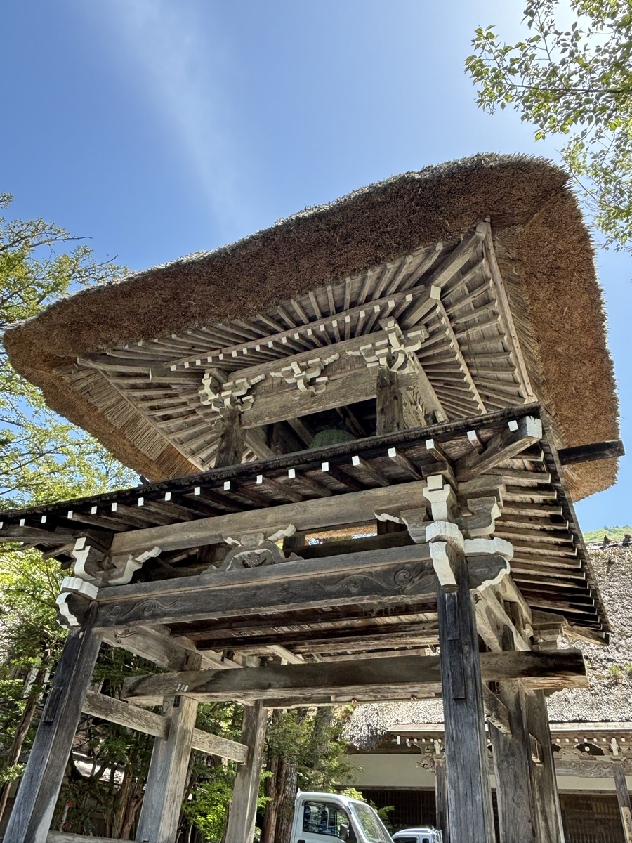 白川郷にある明善寺の合掌造り建築