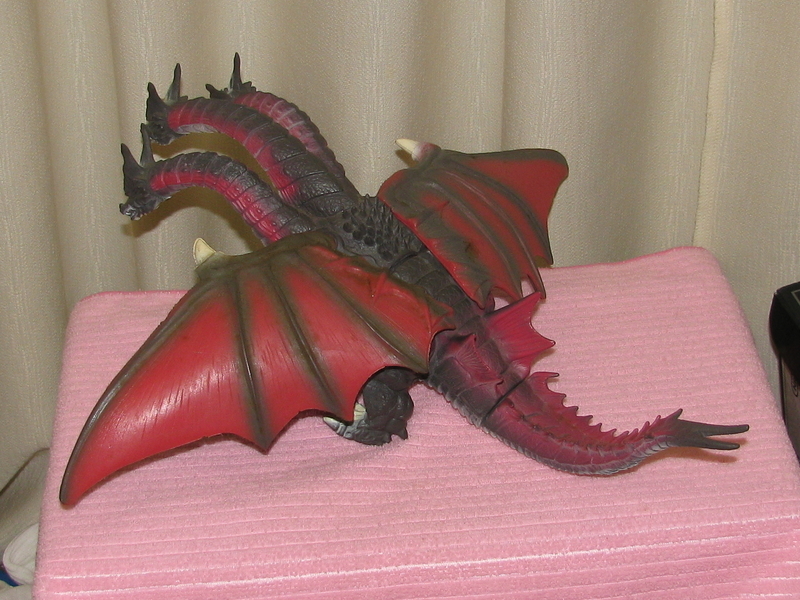 モスラ」 宇宙超魔獣 デスギドラ ソフビフィギュア - メルカリ
