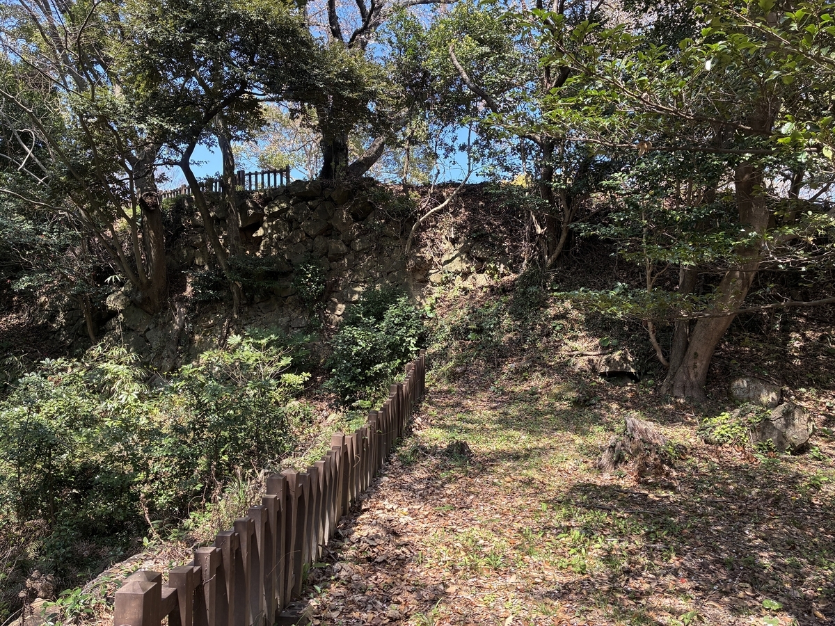 浜田城出丸跡から本丸方面