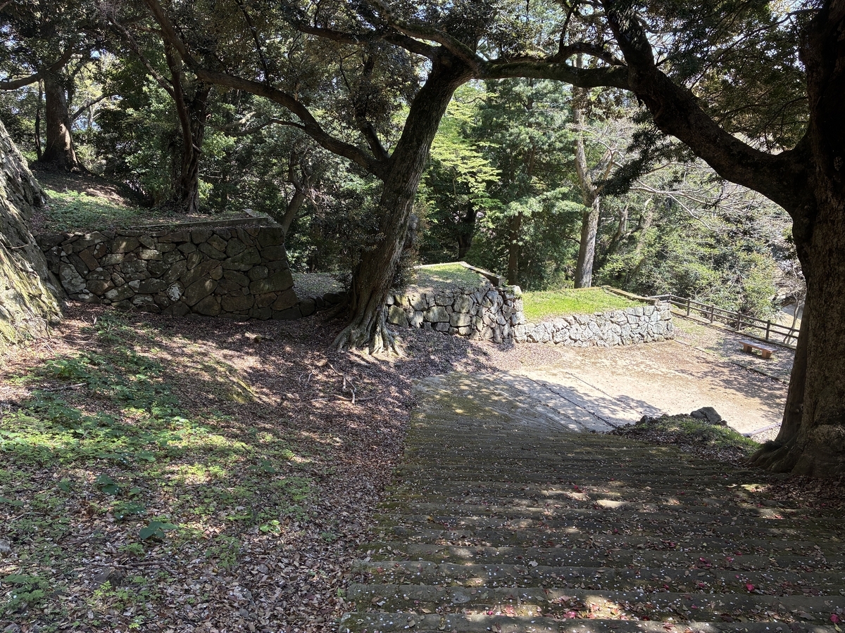 浜田城三丸跡から二丸跡の石垣