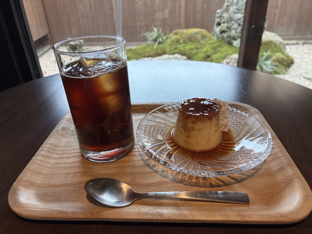 まちを楽しくするライブラリー 不動のプリン アイスコーヒー