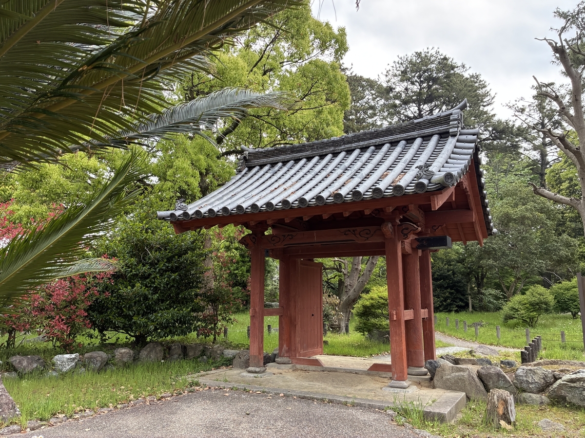 津城 西之丸跡に移築現存する入徳門