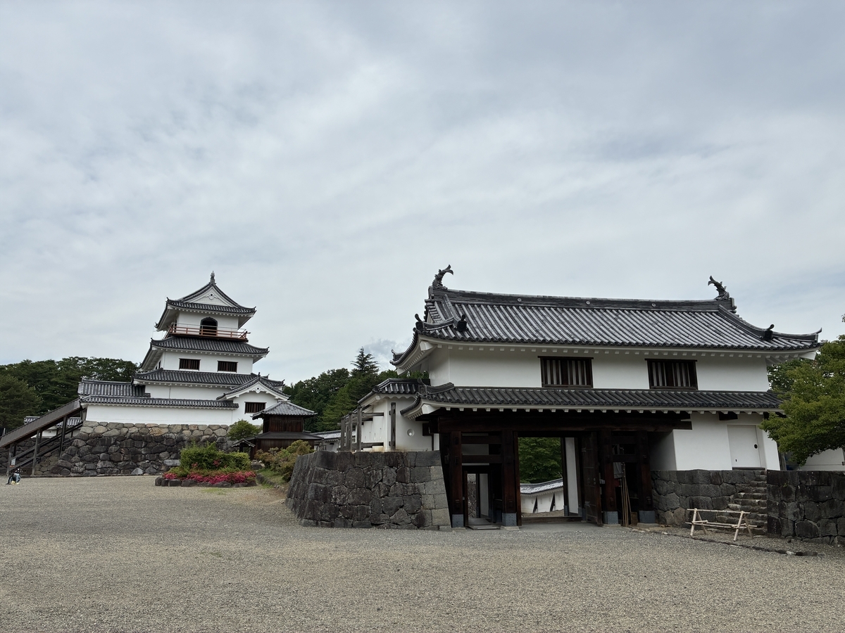 白石城復元天守 復元大手一ノ門