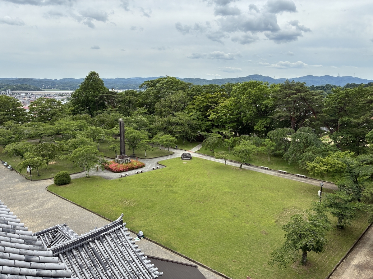白石城天守最上階からの眺め。本丸方向