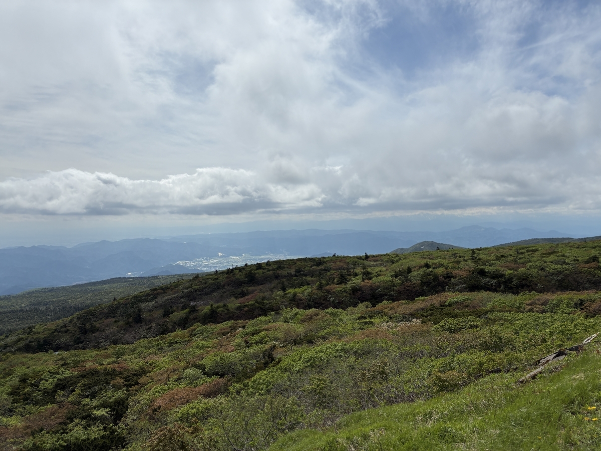 御釜の近辺からは、山形方面は見えにくかった。
