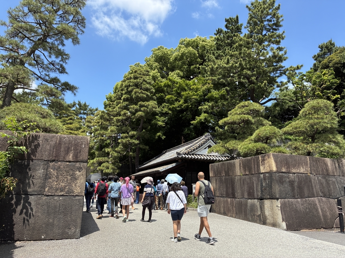 江戸城・大手三之門跡。石積みが残る。