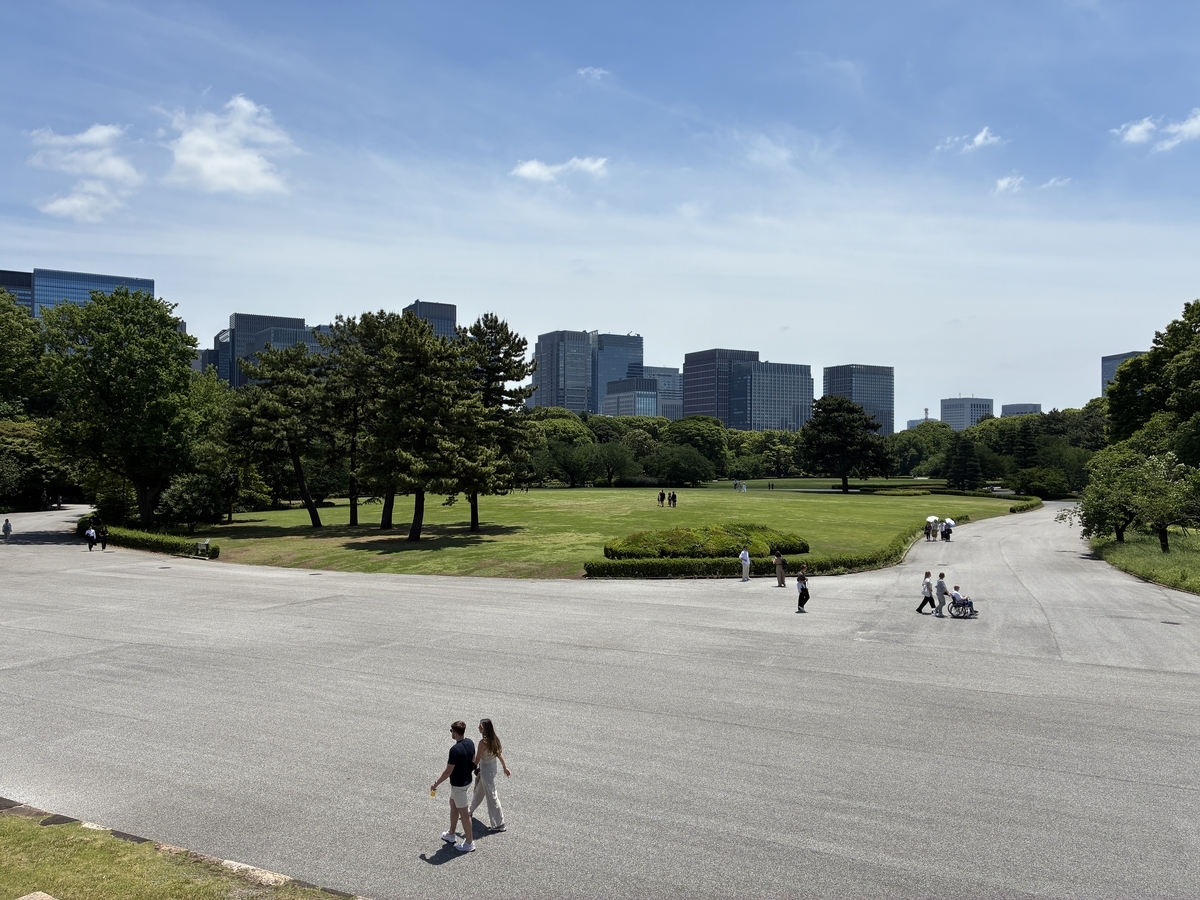 江戸城跡・天守台からの眺め。大奥、本丸方面を一望する。