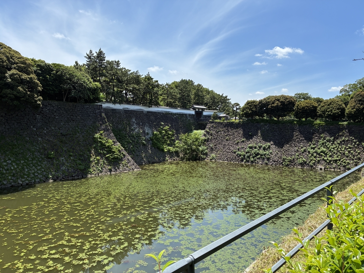 江戸城跡・竹橋方面から北桔橋門を眺める。