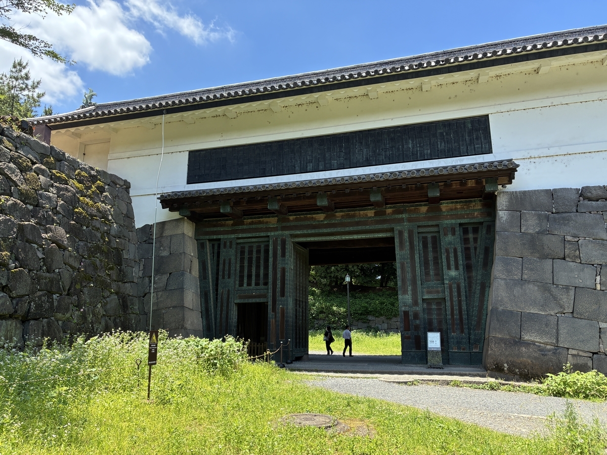 江戸城北の丸跡・清水渡櫓門。