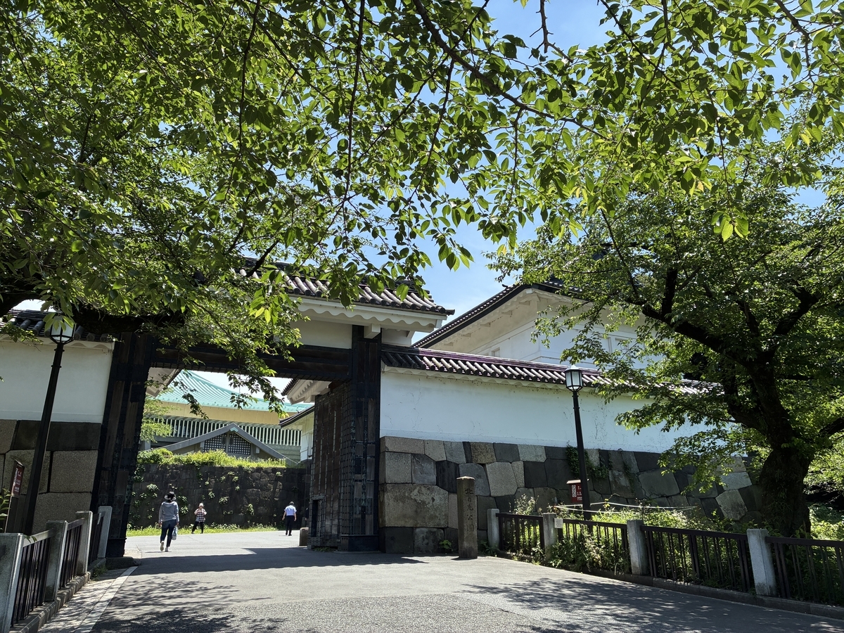 江戸城北の丸跡・重要文化財 田安門 高麗門