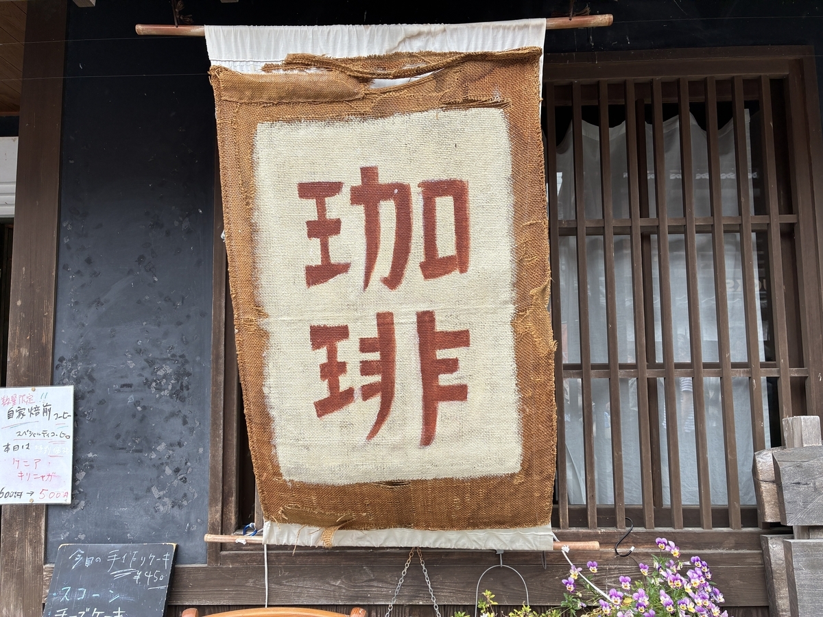 伊勢神宮参道・おはらい町。800mの通りに100店舗、年間550万人が訪れる。