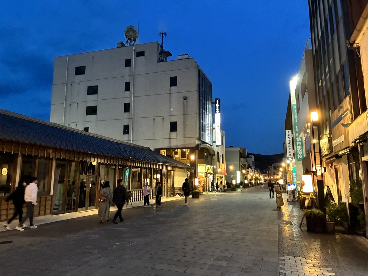 伊勢神宮・外宮参道 夕暮れ時
