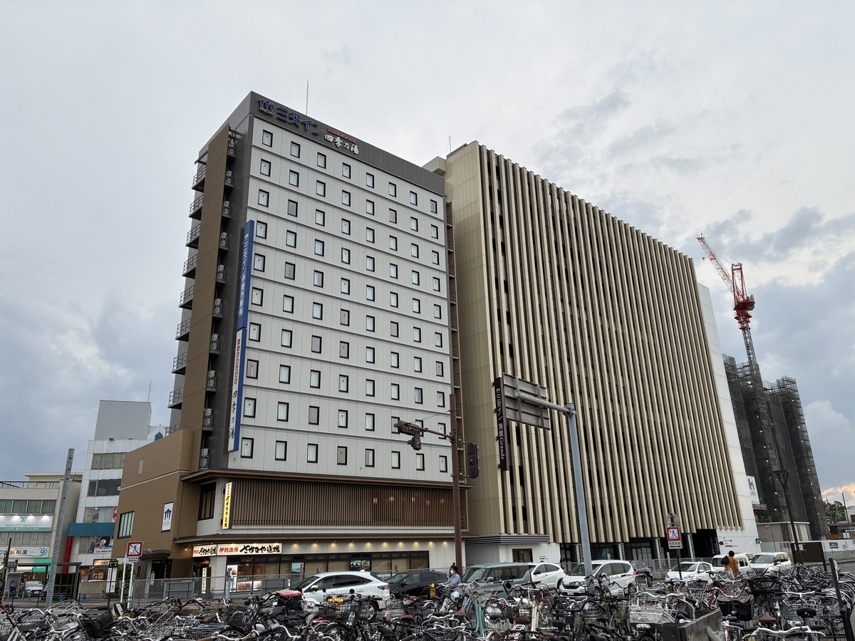 三交イン伊勢市駅前と、旅行初日に泊まった「別館」Grandeの外観
