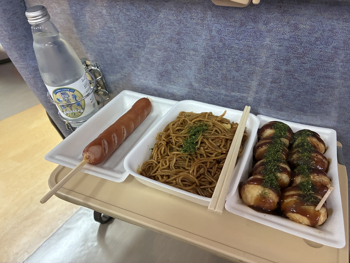 伊勢湾フェリー 売店でフランクフルト、焼きそば、たこ焼きを購入