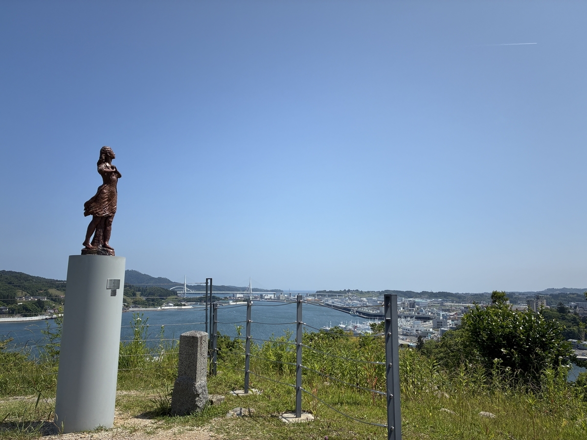 気仙沼市復興祈念公園 伝承彫刻 海へ