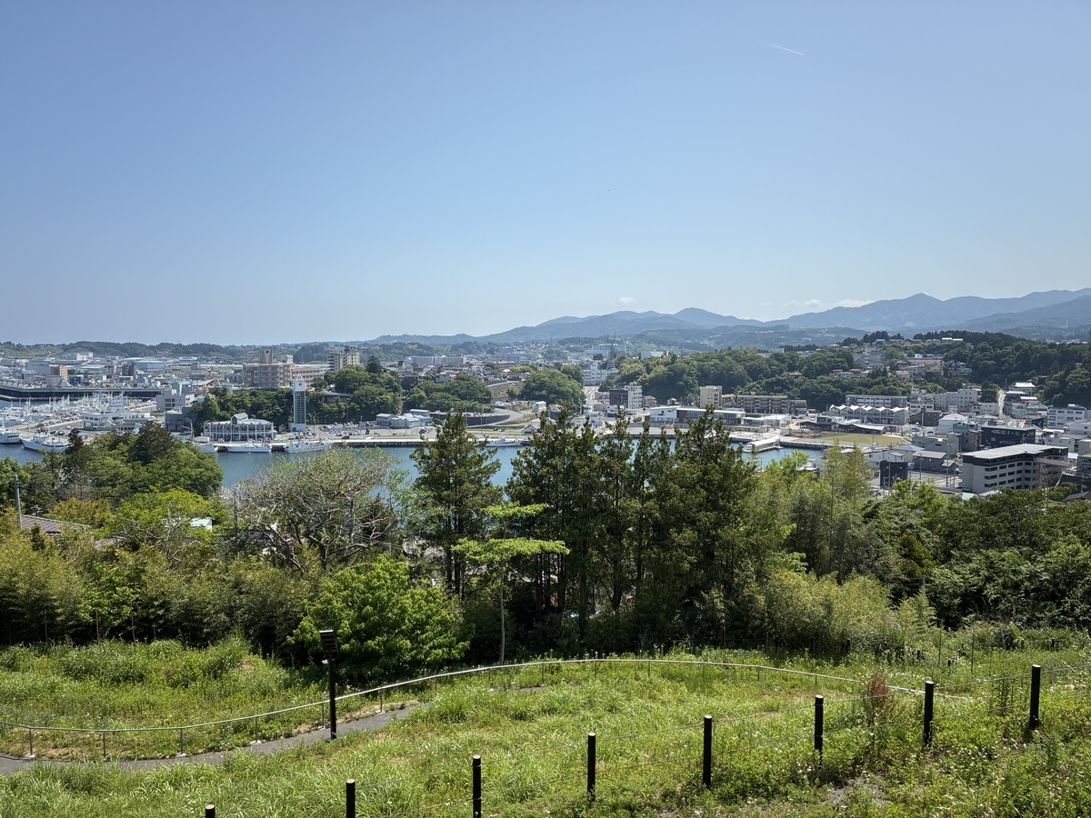 気仙沼市復興祈念公園 気仙沼漁港方面
