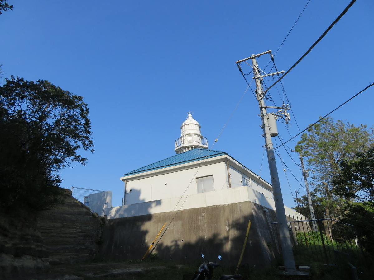 横須賀市観音崎 スロープから顔を出す灯台