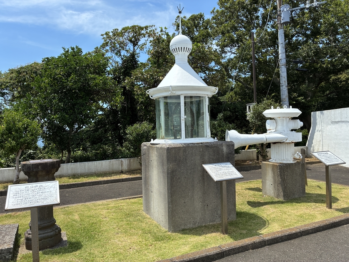観音埼灯台 平成2年まで使用された灯ろうなど