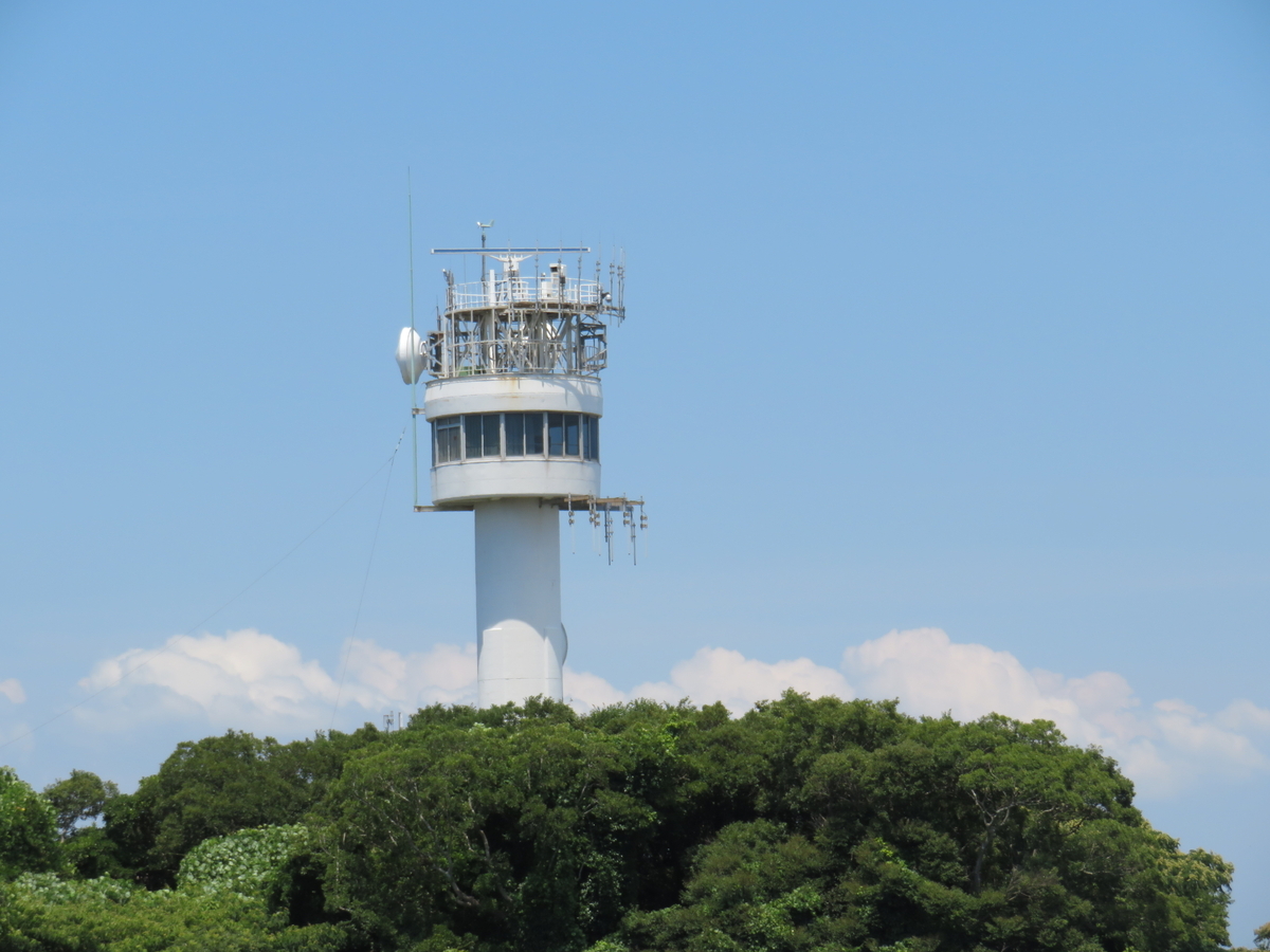 観音埼灯台から旧東京湾海上交通センター