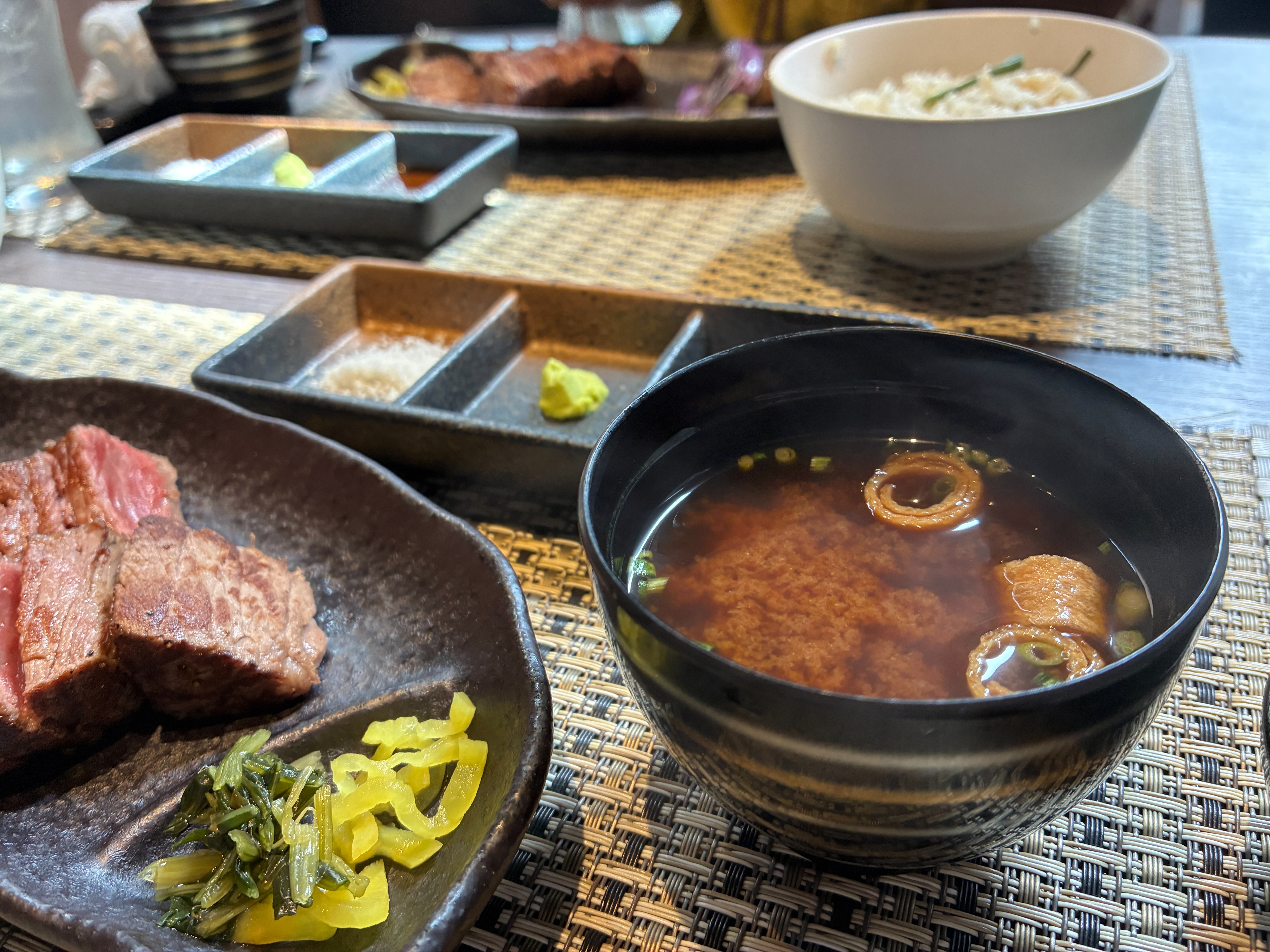 横浜 鉄板焼＆ステーキ 祥鳳 ランチコース 赤だしの味噌汁